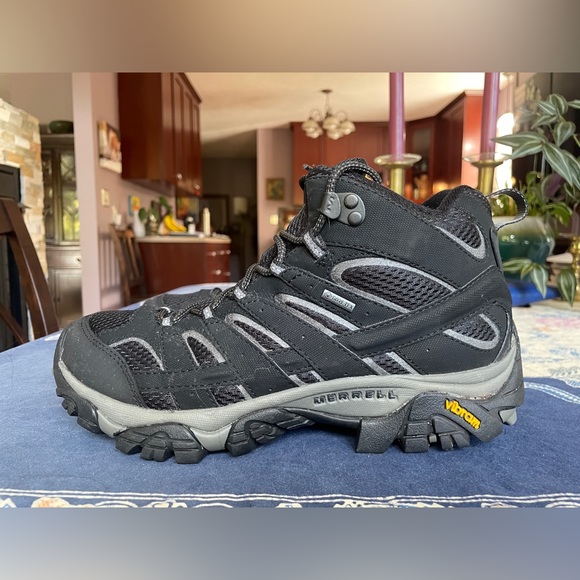 Merrell Women’s Gore-Tex Hiking Boots, size 10 - Picture 3 of 9